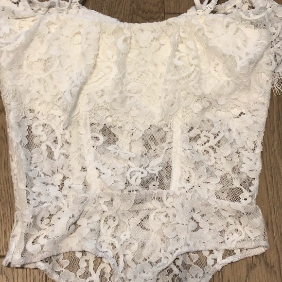 Lulu’s White Lace Bodysuit corset ruffle Sz S - Picture 7 of 16